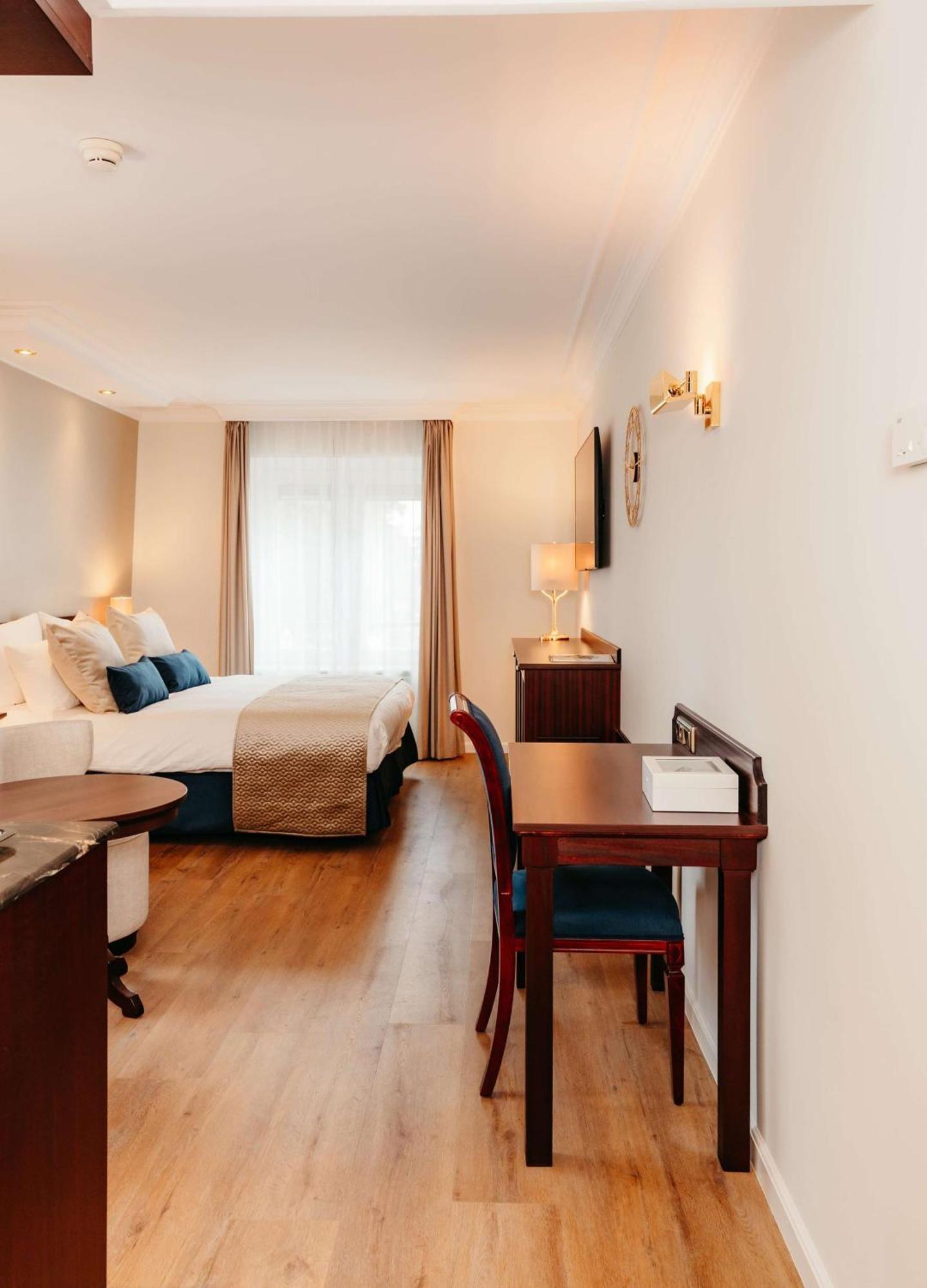 Grand Hotel Karel V Utrecht Bagian luar foto
