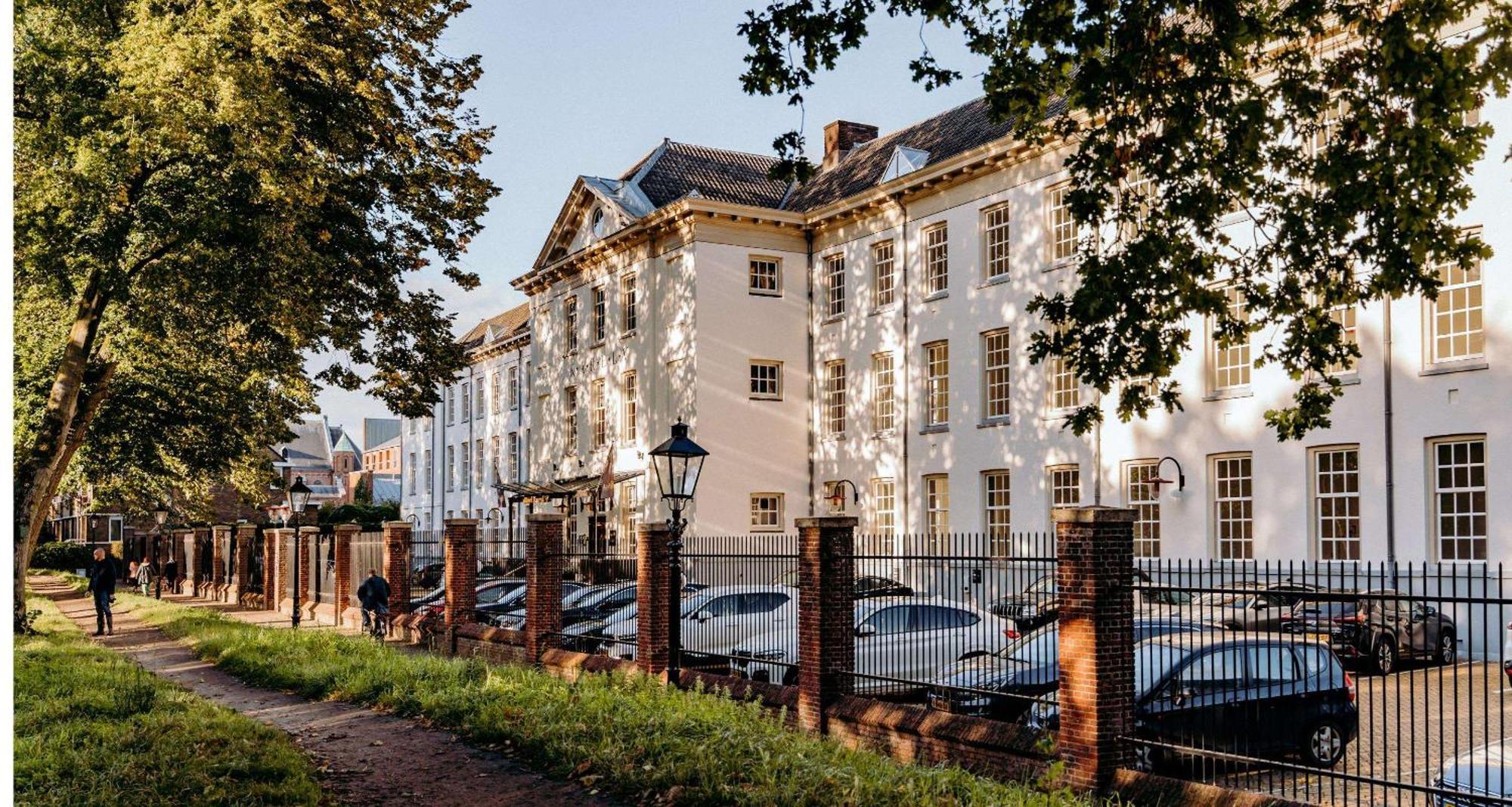 Grand Hotel Karel V Utrecht Bagian luar foto The former St. Mary's Hospital, now the Marylebone Hospital