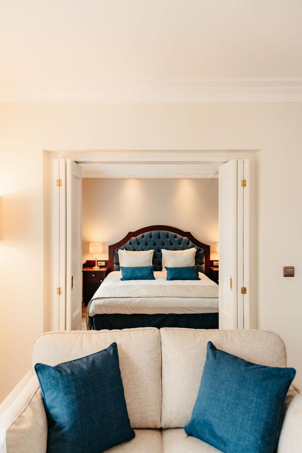 Grand Hotel Karel V Utrecht Bagian luar foto