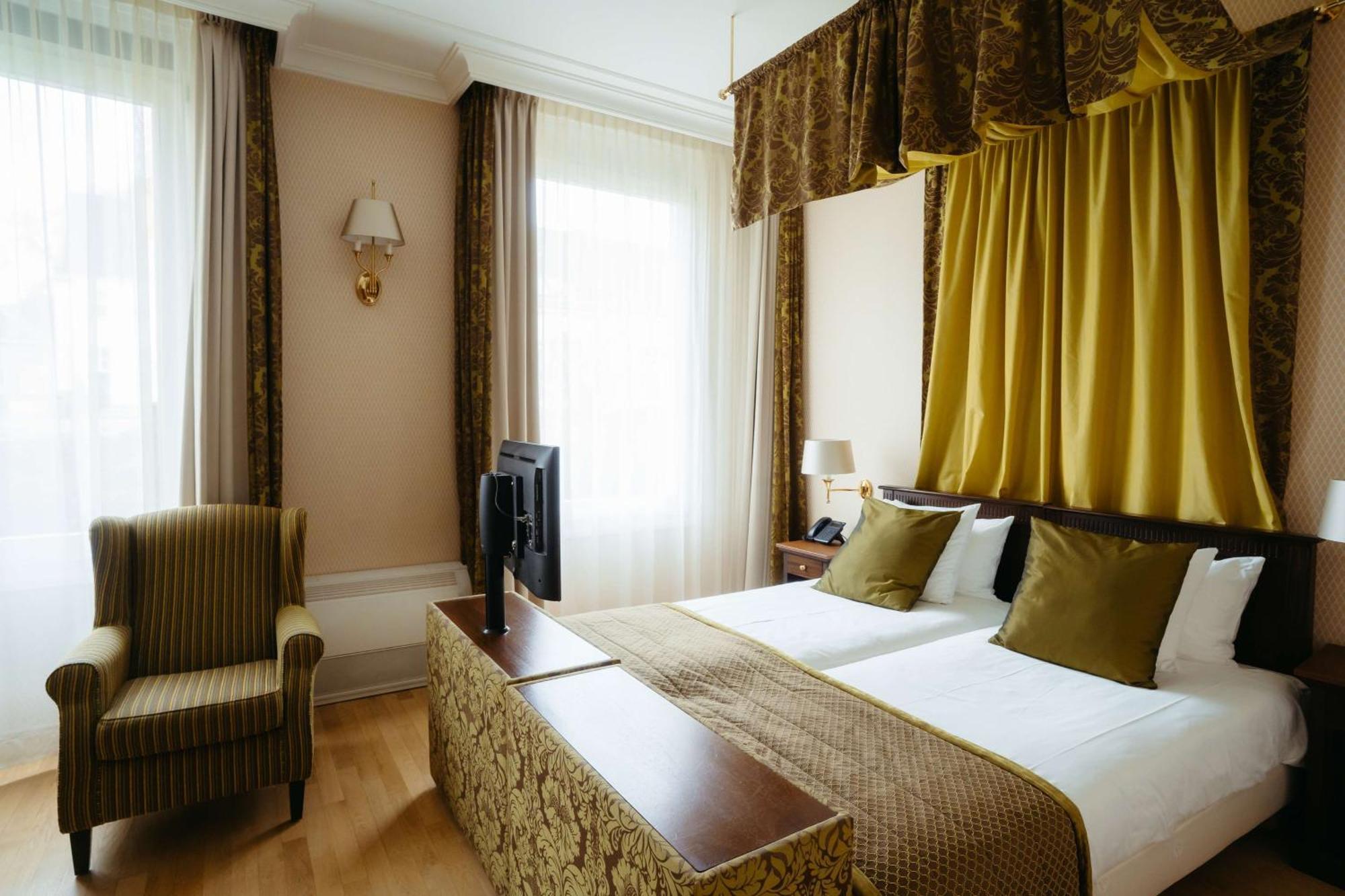Grand Hotel Karel V Utrecht Bagian luar foto