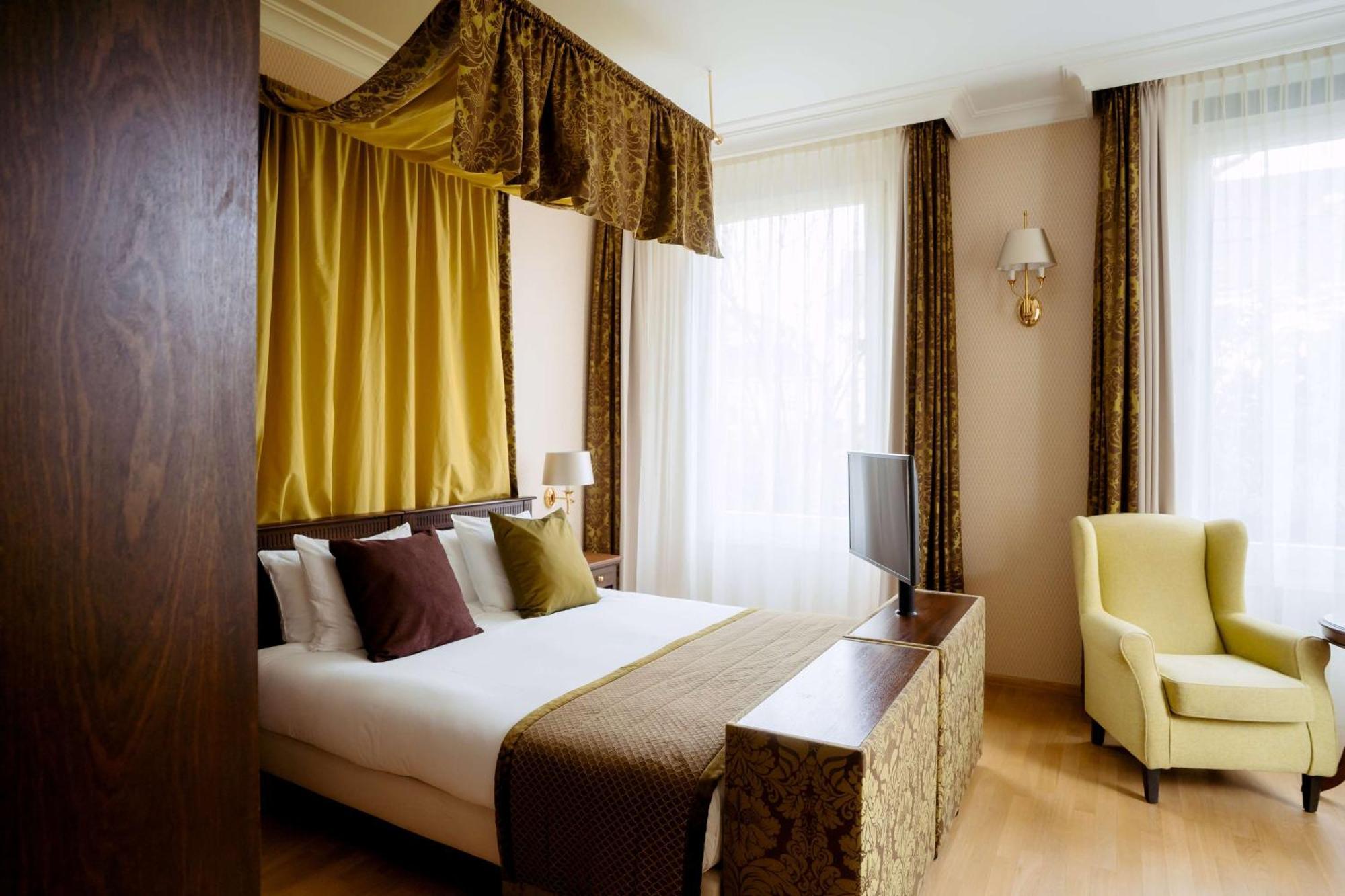 Grand Hotel Karel V Utrecht Bagian luar foto