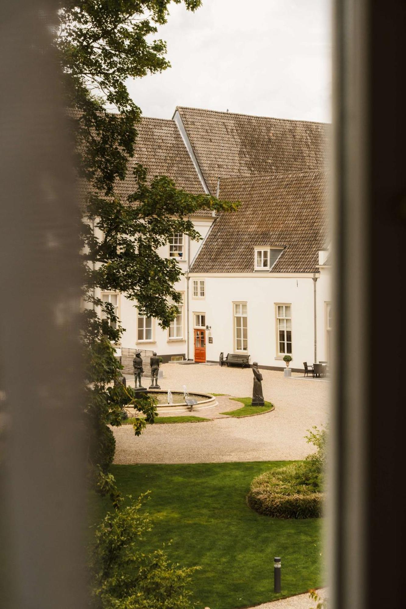 Grand Hotel Karel V Utrecht Bagian luar foto The main house