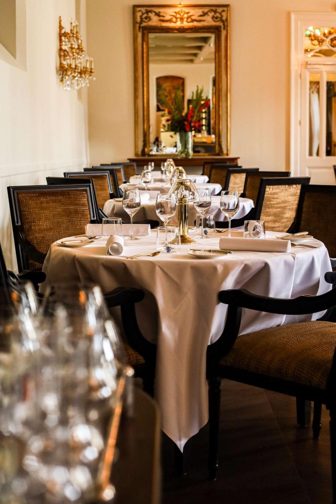 Grand Hotel Karel V Utrecht Bagian luar foto The Long Room at the Reform Club