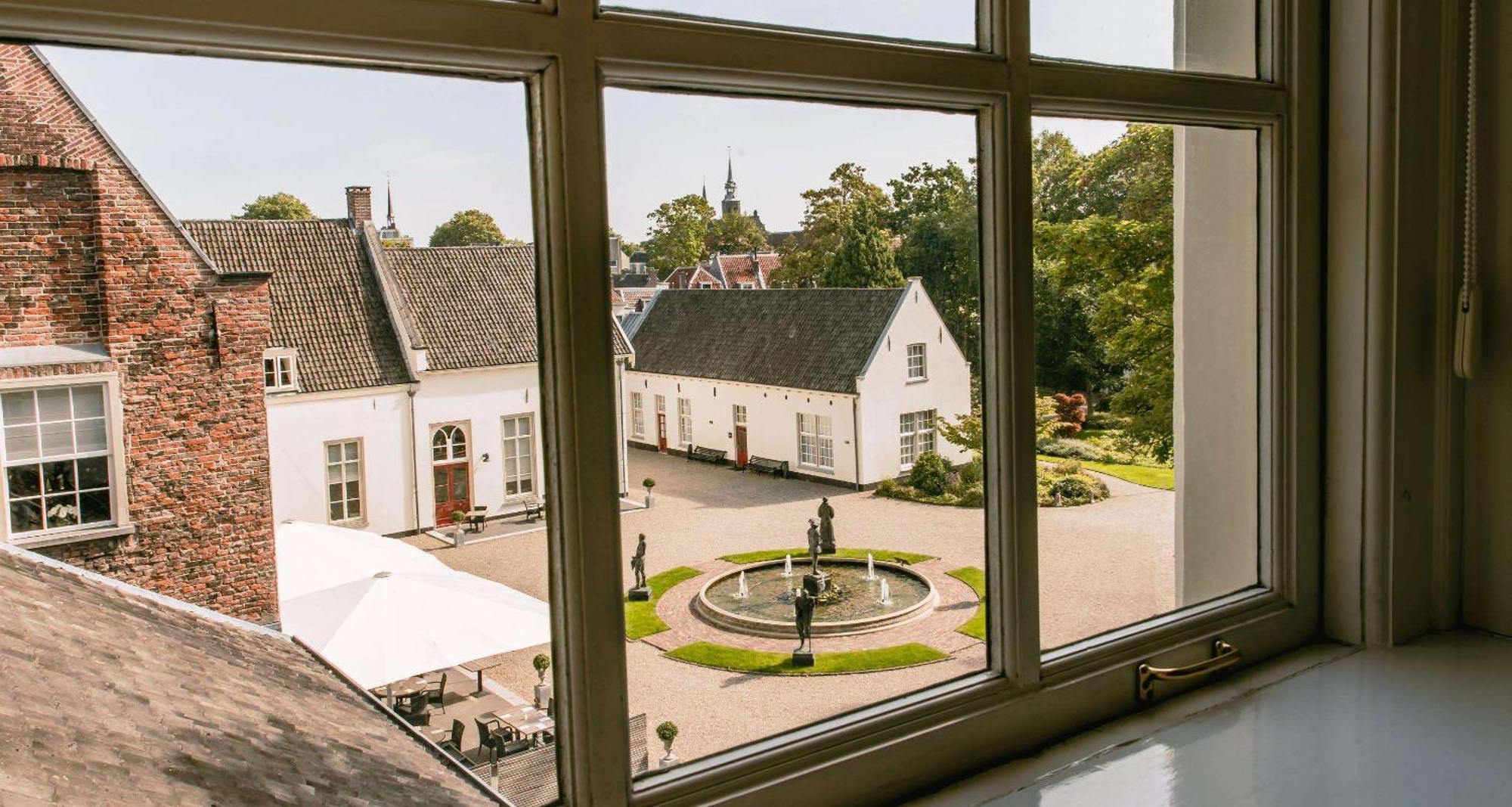 Grand Hotel Karel V Utrecht Bagian luar foto View of the courtyard