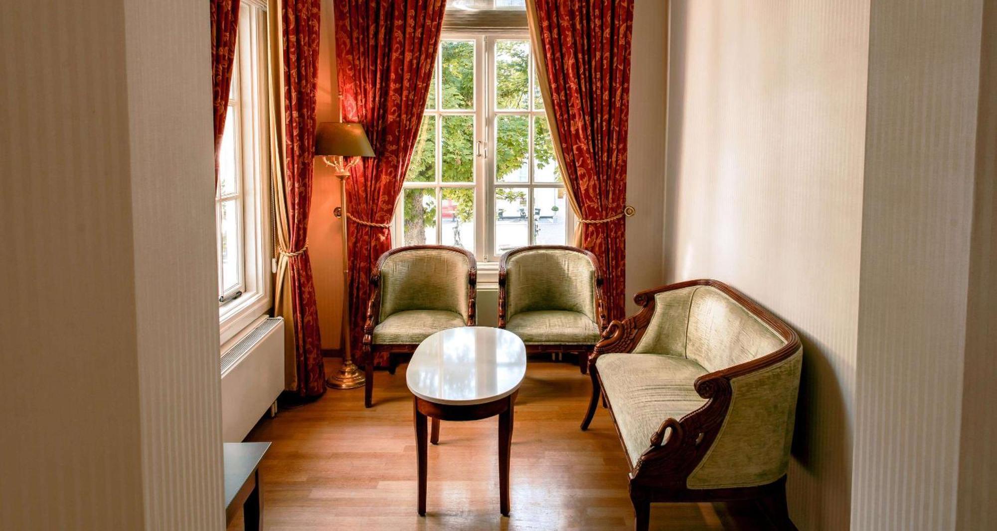 Grand Hotel Karel V Utrecht Bagian luar foto The interior of the hotel