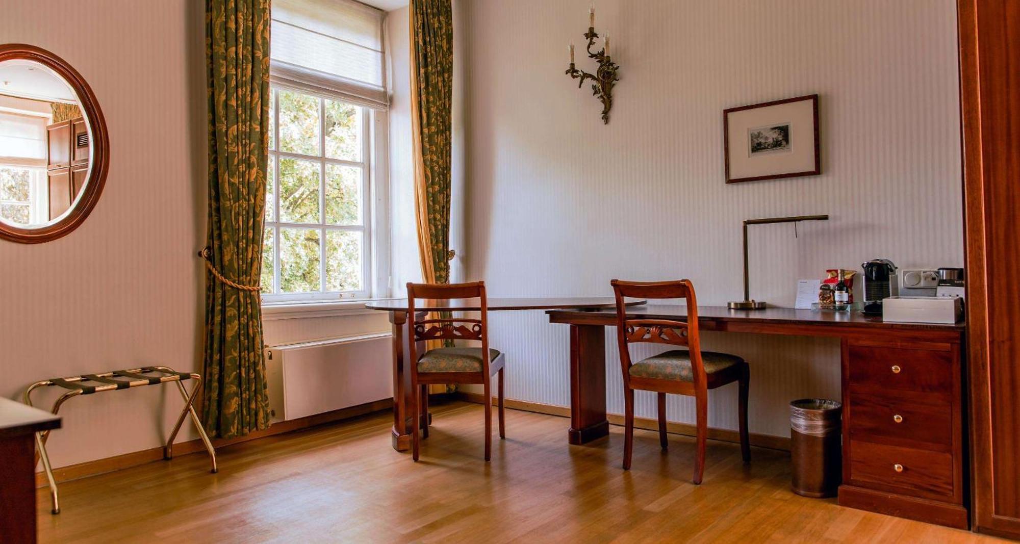 Grand Hotel Karel V Utrecht Bagian luar foto The study of the President of the University of Tartu