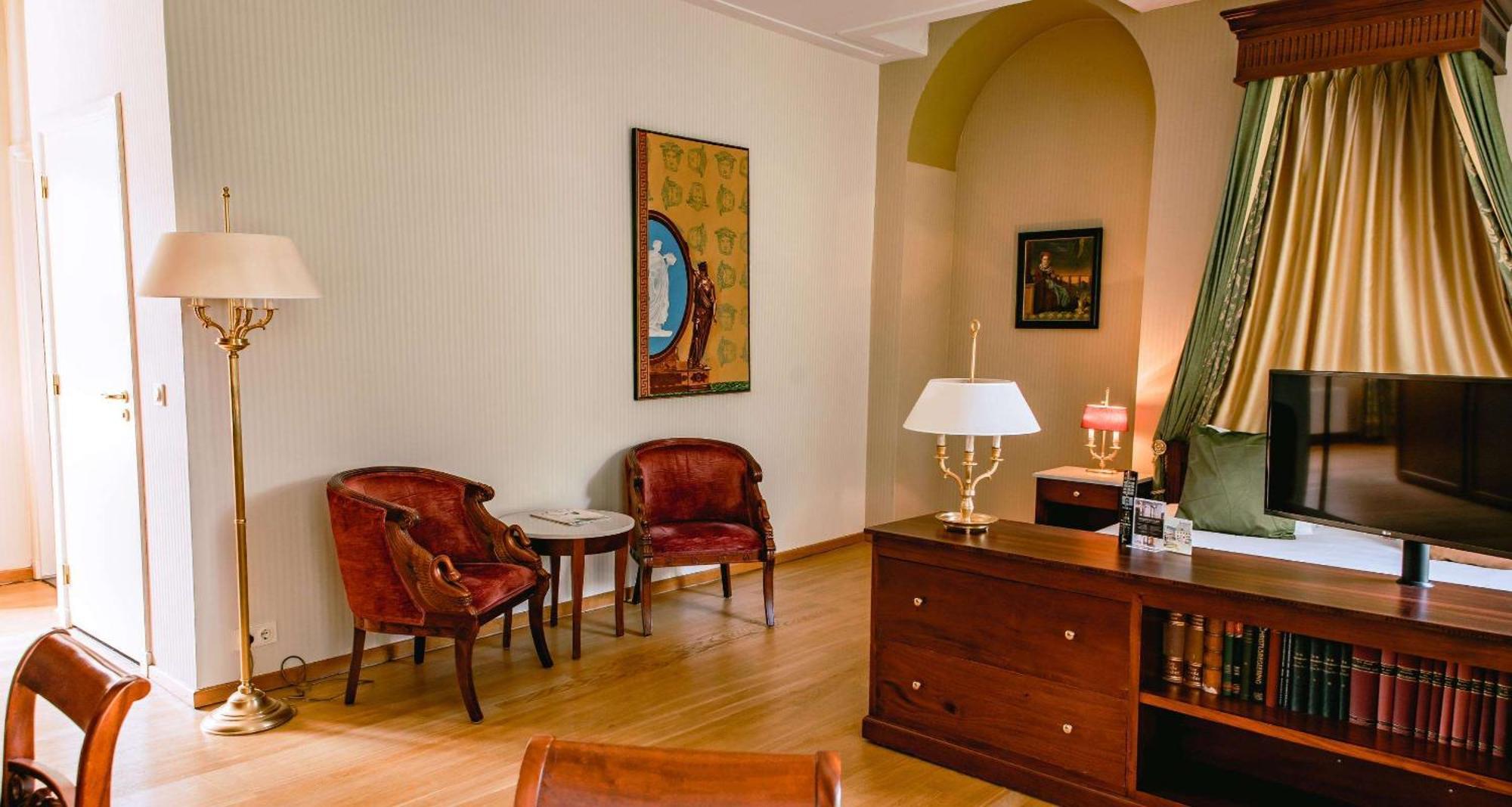Grand Hotel Karel V Utrecht Bagian luar foto The study of the President of the University